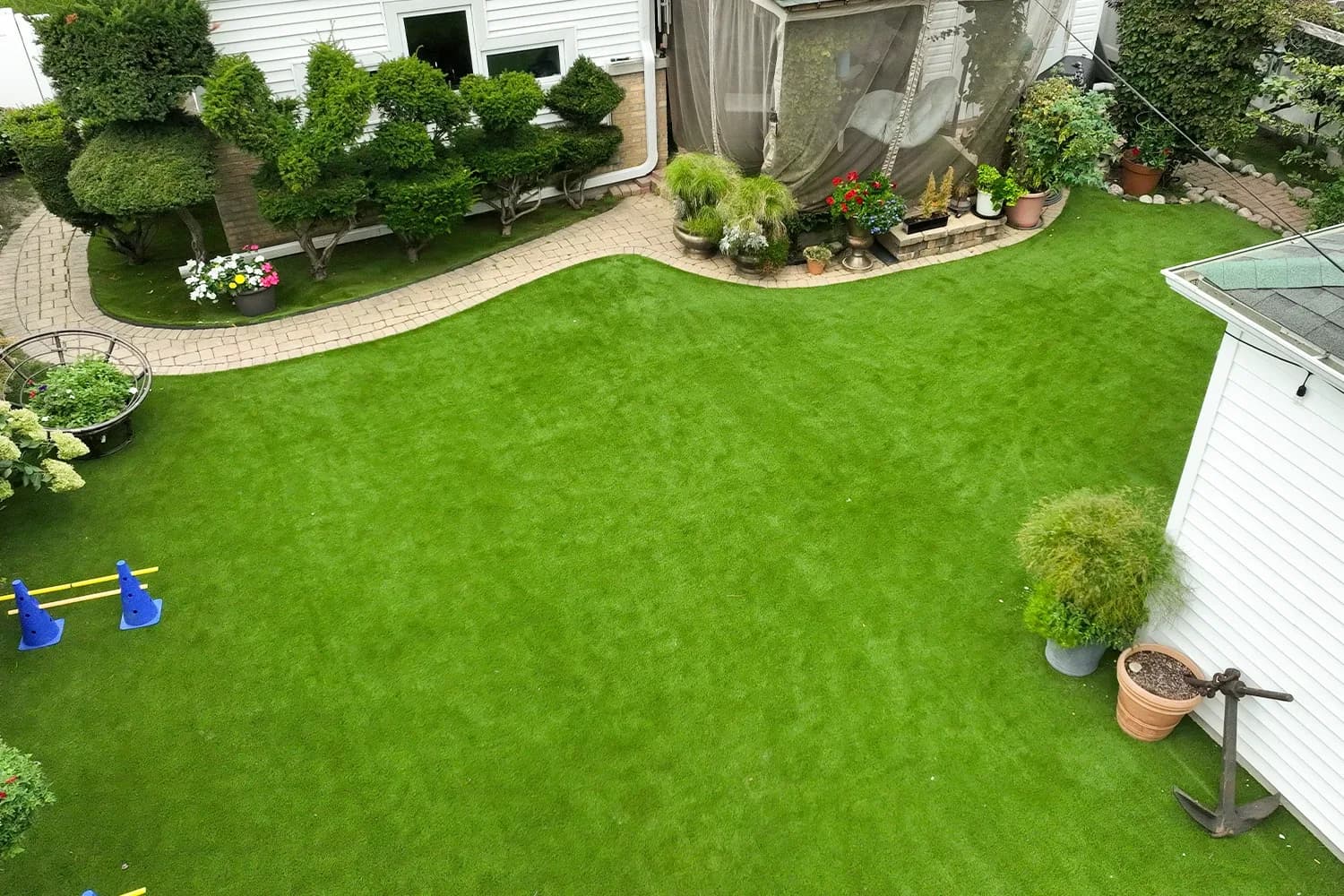 Effortless Green Behind Home