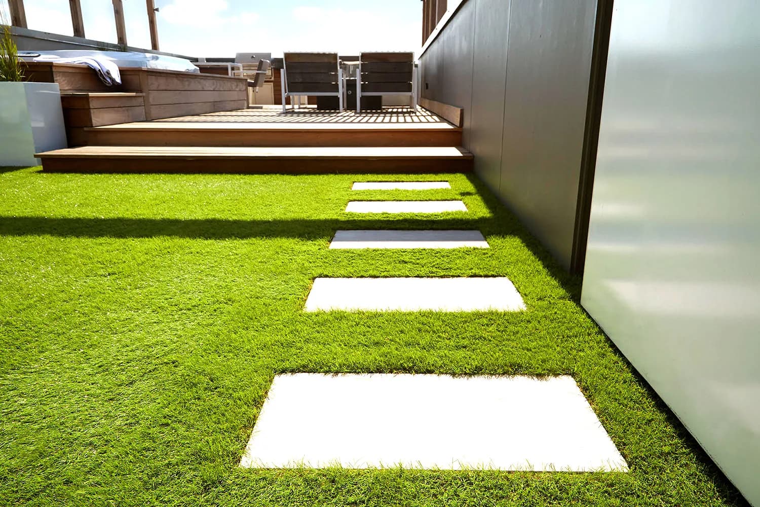 How to Tell When Your Synthetic Lawn Needs Replacing