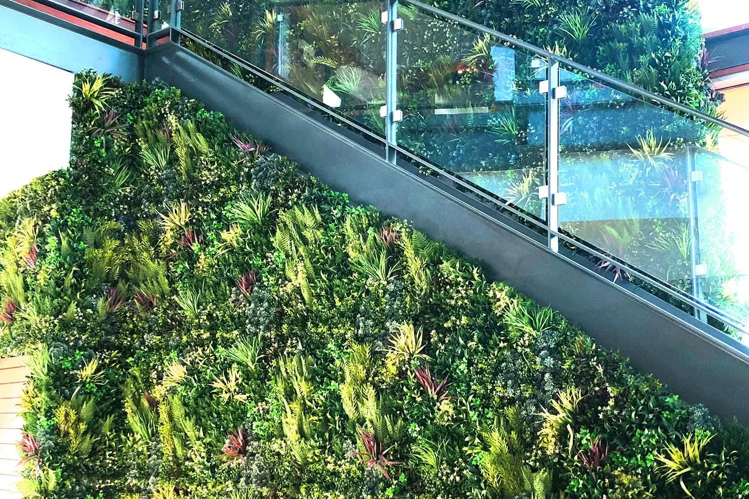 How to Use Artificial Hedges in the Commercial & Hospitality Industry
