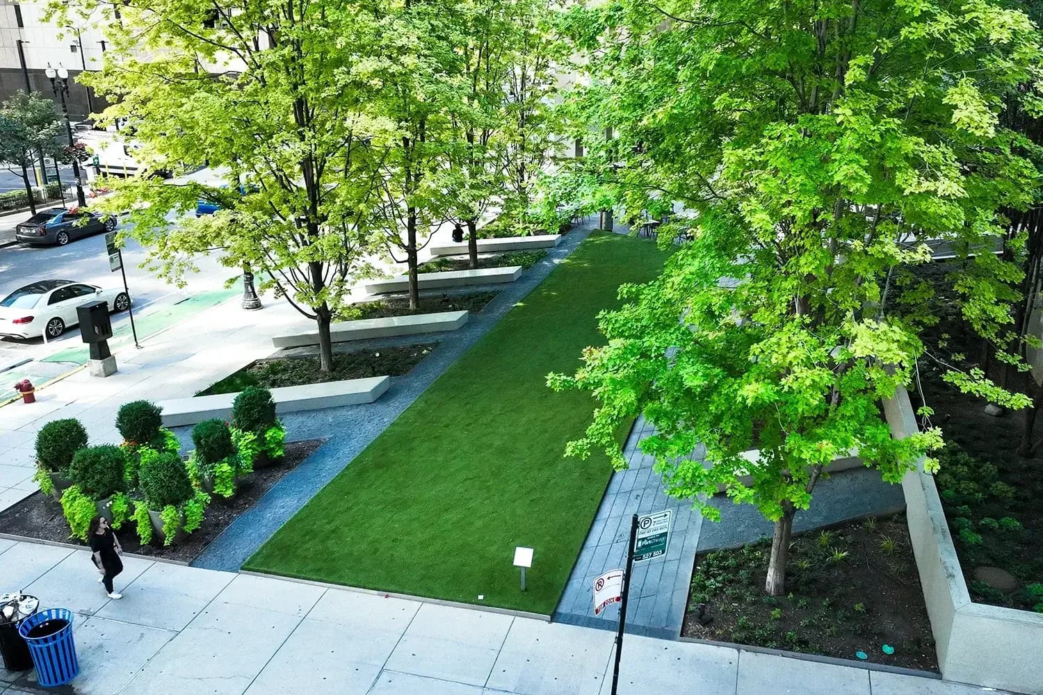 SynLawn Chicago Green Edge at Wacker public space
